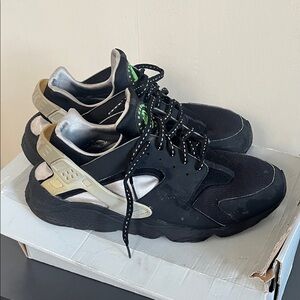 Nike Black and Gold Men's Sneakers